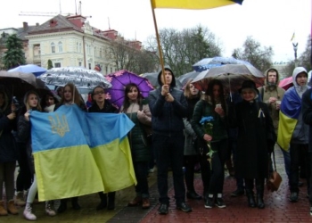 У центрі Тернополя знову зібрався Майдан (фото)