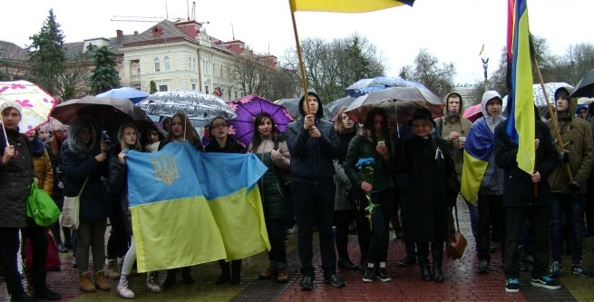 У центрі Тернополя знову зібрався Майдан (фото)