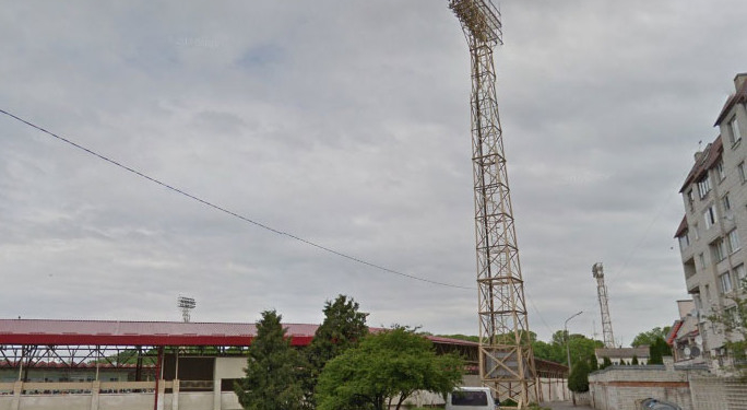 У Тернополі студент стрибнув із електороопори через дівчину