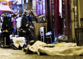 Свідки: Людей клали на підлогу і розстрілювали. Відео утечі з Концерт-холу в Парижі