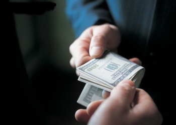 Адвоката-хабарника засуджено до 3,5 років обмеження волі