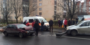 На «Дружбі» зіткнулися дві автівки. Є потерпілий