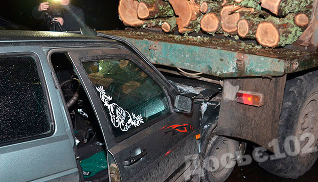 Аварія у Кременці: іномарка зіткнулася з вантажівкою