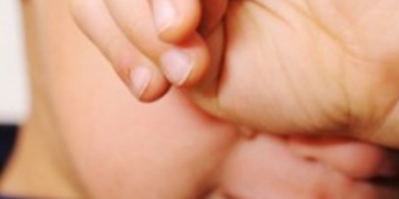 Жінка побила школяра через те, що образив її сина