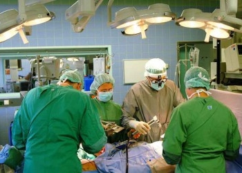 Американські  хірурги 26 годин пересаджували пацієнту обличчя (ВІДЕО)
