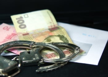 За хабар міліціянт відбувся штрафом