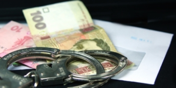 За хабар міліціянт відбувся штрафом