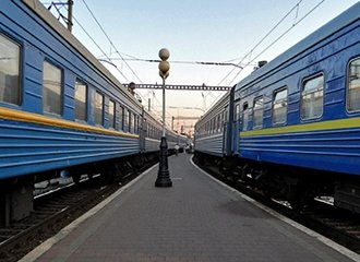 Чacтинa мiжмicьких пoїздiв змiнили гpaфiк pyхy