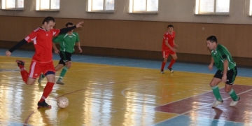 Футзал.  Фаворит починає з перемоги