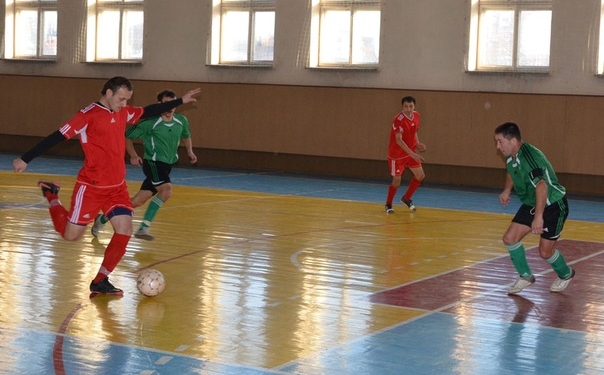 Футзал. Фаворит починає з перемоги