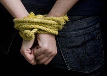 У Бучачі батько з сином тримали в заручниках офіціантку