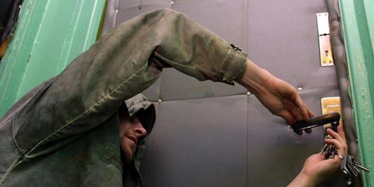 Крадене з дач майно злодій продавав на ринку