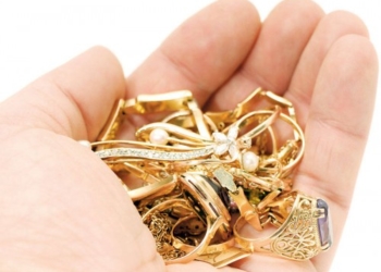 За те, що заніс меблі «заплатила» золотими прикрасами