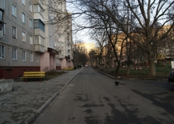 Відремонтували двір на вулиці 15 Квітня, 6