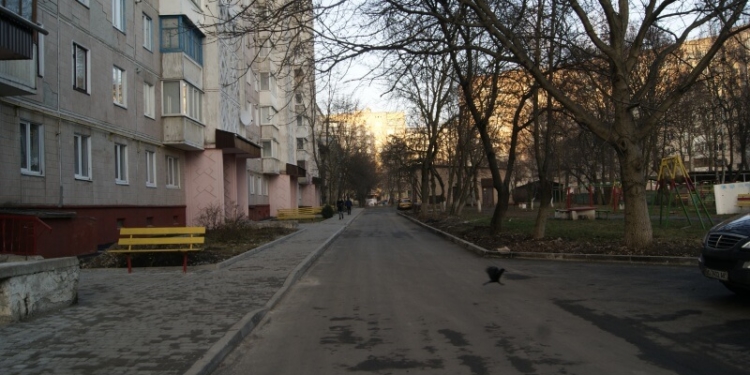 Відремонтували двір на вулиці 15 Квітня, 6