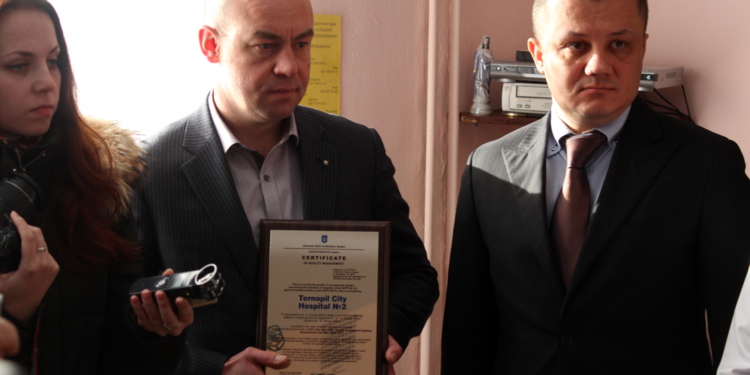 У Тернопільській лікарні №2 почали видавати свідоцтва про народження дитини