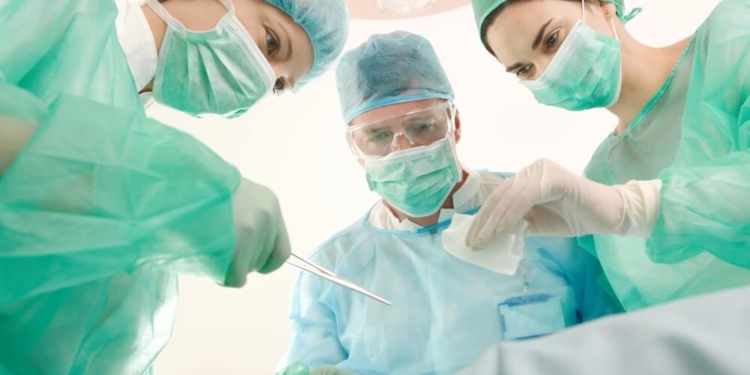 Його оперували, а він грав на саксофоні