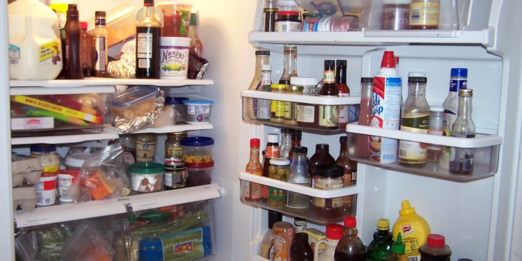 Які продукти не можна зберігати в холодильнику?