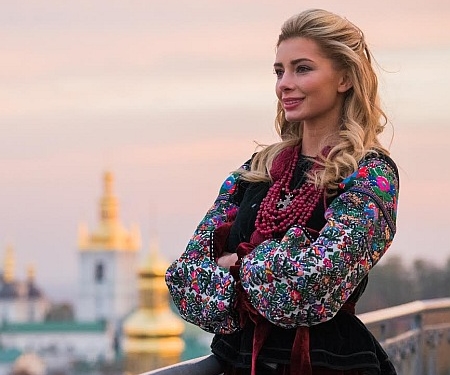 Українка вразить світ національним костюмом на конкурсі краси
