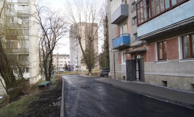 Ремонтні роботи у ще 2-х дворах Тернополя добігають до завершення