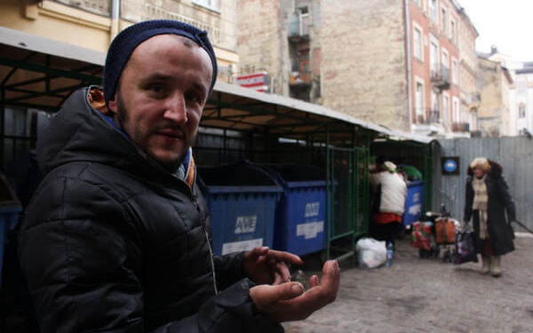 10 років у бункері. Один день із безхатченками