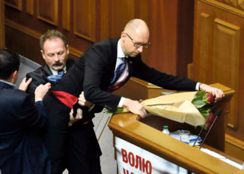 Олег Барна зробив  з Яценюком те, що хотів би зробити із ним народ