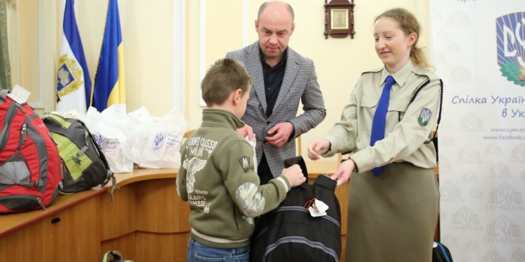 Діти тернопільських бійців АТО отримали подарунки від діаспори