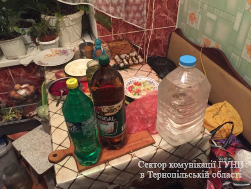 Пійло, яким отруїлися солдати, продавали по 30 гривень за пляшку. ВІДЕО