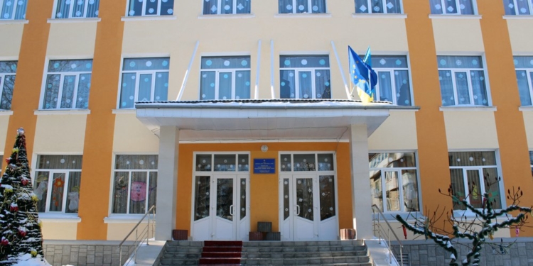 На фасаді ТЗОШ №12 планують встановити пам’ятний знак Героям