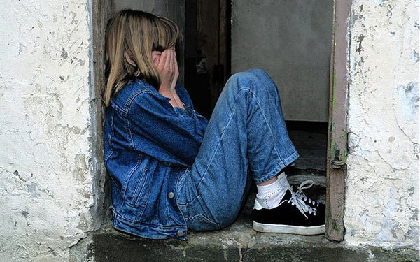 Троє школярок побили подругу, а потім вимагали в неї «могорич» за те, що не добили