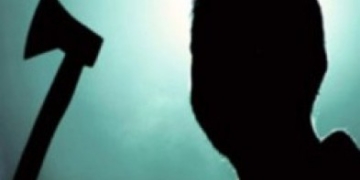 Через неприязні стосунки накинувся на односельця з… сокирою