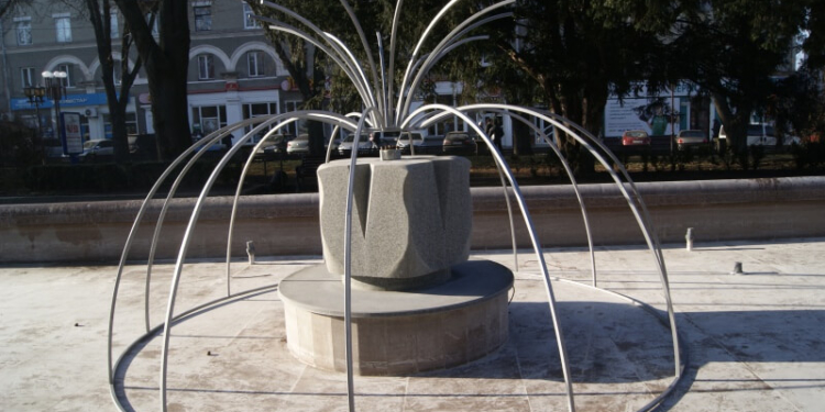 Фонтани потішать тернополян на свята