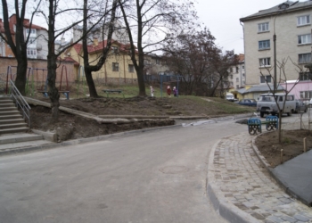 Завершується капремонт двору на вулиці Миру, 4а