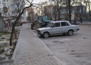 Відремонтували двір на вулиці Петлюри, 7