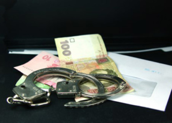 Тернопільський податківець-хабарник відбувся лише штрафом