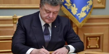 Порошенко відзначив нагородами Миколу Шевчука, Ірину Пацулу та Ірину Гречко