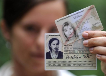 З нового року українці отримуватимуть новий зразок українського паспорта