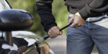 За минулу добу в Тернополі обікрали три автівки