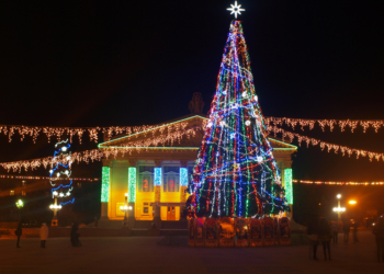 Нову оздобу отримає головна ялинка Тернополя