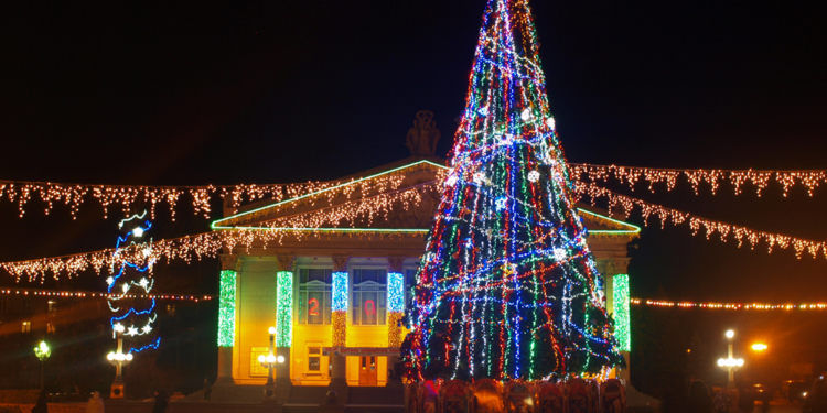 Нову оздобу отримає головна ялинка Тернополя
