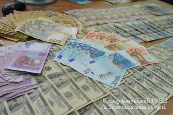 Поліція затримала зловмисників, які забрали в підприємця два мільйони гривень. (ВІДЕО)