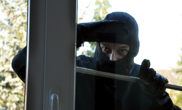 Злодії викрали з помешкання електрозварку, бензопилу та ноутбук