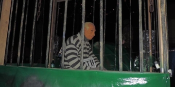 У селі на Тернопільщині Путіна посадили в клітку і збирали йому гроші на вінок