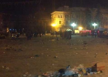 Після Нового року майдан в Тернополі перетворився на “скляний пляж”, як у Каліфорнії