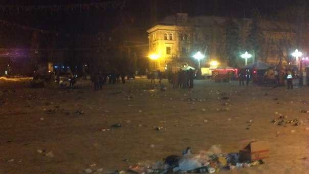 Після Нового року майдан в Тернополі перетворився на “скляний пляж”, як у Каліфорнії