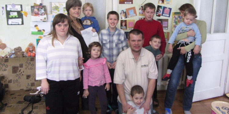 Кому заважають хворі діти?