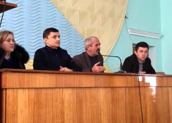 «На даному етапі усі зайняли позицію «страуса» – поховали голови і не хочуть займатися вирішенням проблем», – Михайло Головко