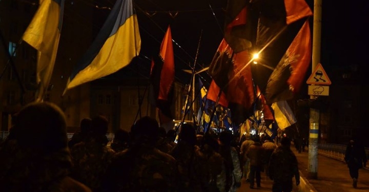 Тернополем пройшли націоналісти зі смолоскипами