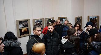 Тернополян запрошують на виставку «Рoзcтpiляний мaйдaн»