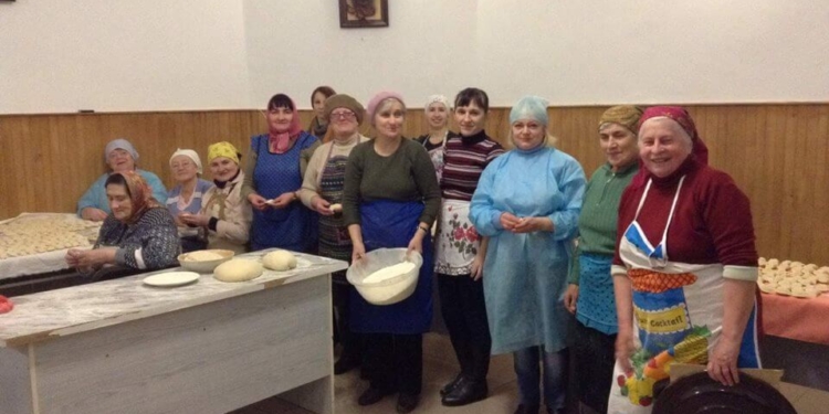 Вареники, голубці і домашній хліб, — волонтер розказала, як тернополяни допомагають бійцям